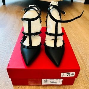 Authentic Valentino. Size 39. Black on Black.